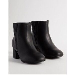Torrid size 10.5 WW black Chelsea Boots